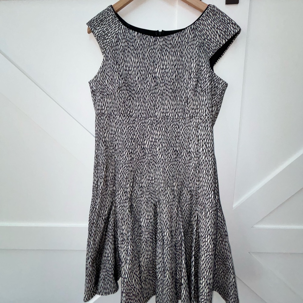 Gabby Skye Black and White Asymmetrical A-line Sleeveless Dress